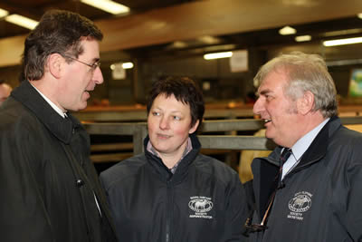 Edmund Lowe, Agri Business Manager, Northern Bank, sponsors of the Northern Ireland Blue Cattle Club Autumn Show and Sale in Dungannon Farmers' Mart chats to Dianne Hayton, Society Administrator and John Fleming, Secretary, British Blue Cattle Society.