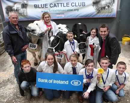 Judge Jim Sloan and William Thompson from Bank of Ireland with some of the young handlers