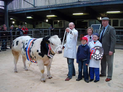 Pendle Catterpillar and the Hartley family with judge Ernie Hemmings
