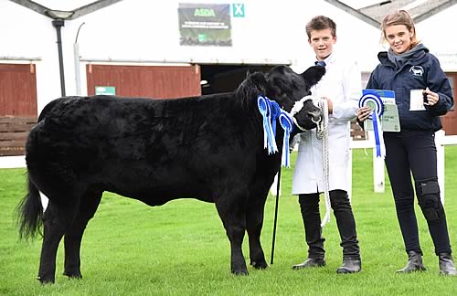 Luke and Beth Wilkinson with the Reserve Champion, Millie
