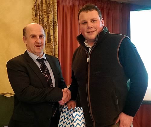 Jason Edgar , NI Blue Cattle Club Chairman(left) thanks Micheal Woodrow (right) for  his presentation.