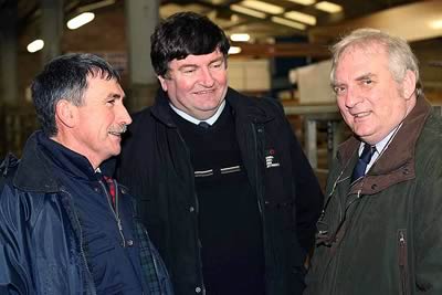 Harold McKee, Secretary, Northern Ireland Blue Cattle Club chats to Alan Cleland, President and John Fleming, Secretary, British Blue Cattle Club.