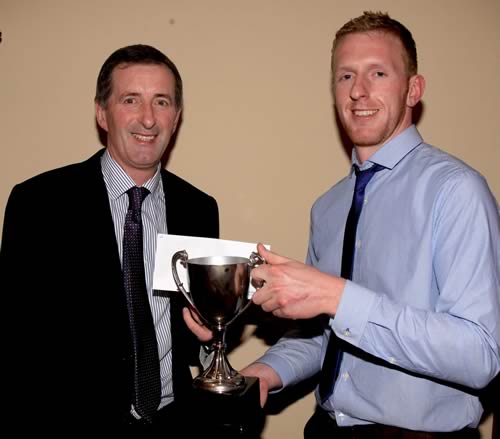 Sponsor James Chestnutt of Chestnutt Animal Feeds with British Blue Show Exhibitor winner, Trevor Dodds from Mayobridge