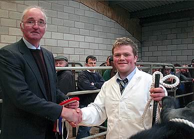 Judge John Hall presents Boomer Birch with Champion Crossbred Steer