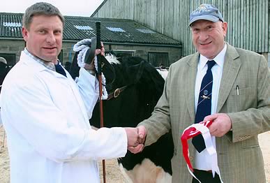 Doug Hazel presents Pete Bodily with class 4 winner Ridge Dean Bomber