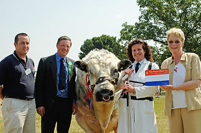 Grame Bridley Judge, with Christine Williams and Wilodge Ulex, Belgian Blue Champion