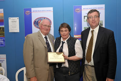 Presentation to Janet Green, by Tudor Wynne of Dalton ID Systems, sponsors of the Breeder & Exhibitor Award with Society President Ted Haste looking on