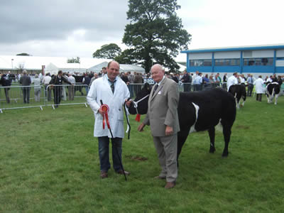 Neville Raine & Society President Ted Haste with Bluegrass Centrefold - Best Junior Female 