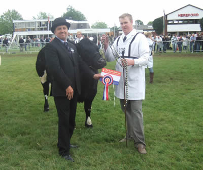 Andrew Price with Wilodge Cover Girl, Female Champion & Reserve Supreme Champion