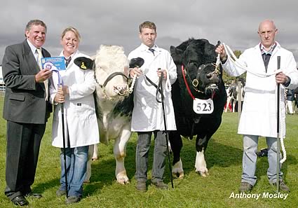 Presentation to Jeff & Lorraine Dunn’s Reserve Champion Interbreed Pair with judge Jim Barber