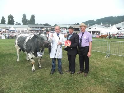 Kevin Watret with Judge, Allan Wilkinson and Solway View Elegance