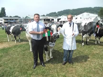 Matthew Jones with Graymar Glitter – Reserve Champion Female